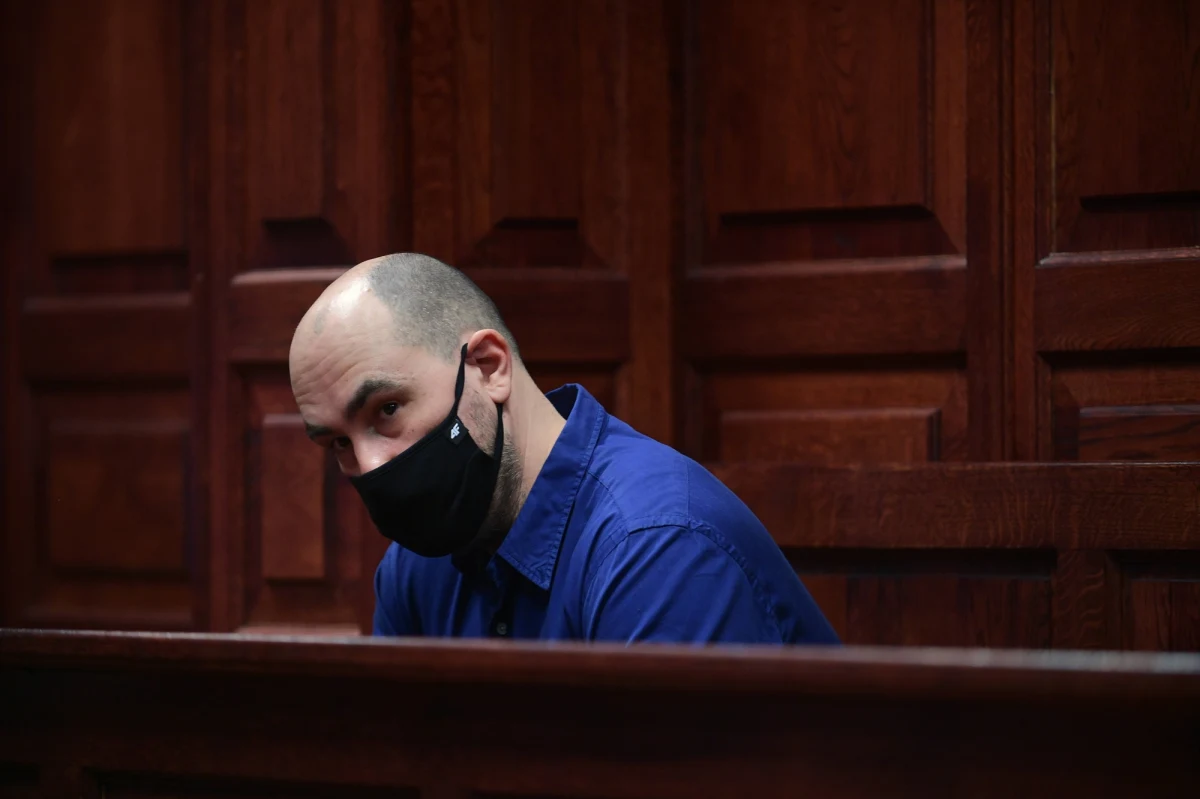 Podczas pierwszej rozprawy w procesie dotyczącym znieważenia głowy państwa pisarz Jakub Żulczyk nie przyznał się do stawianego mu zarzutu, tłumacząc, że jego wpis na temat prezydenta miał być wyrazem krytyki i zaniepokojenia. Kolejny termin wyznaczono na 5 stycznia – wówczas planowane są już mowy końcowe.