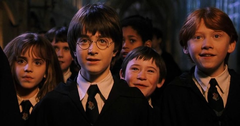 Fani cyklu filmowych ekranizacji przygód Harry’ego Pottera z pewnością ucieszyliby się, gdyby studio filmowe Warner Bros. wysłuchało apelu Chrisa Columbusa. Reżyser zachęca wytwórnię do pokazania widzom trwającej trzy godziny wersji jego filmu "Harry Potter i Kamień Filozoficzny", który ukazał się w 2001 roku.