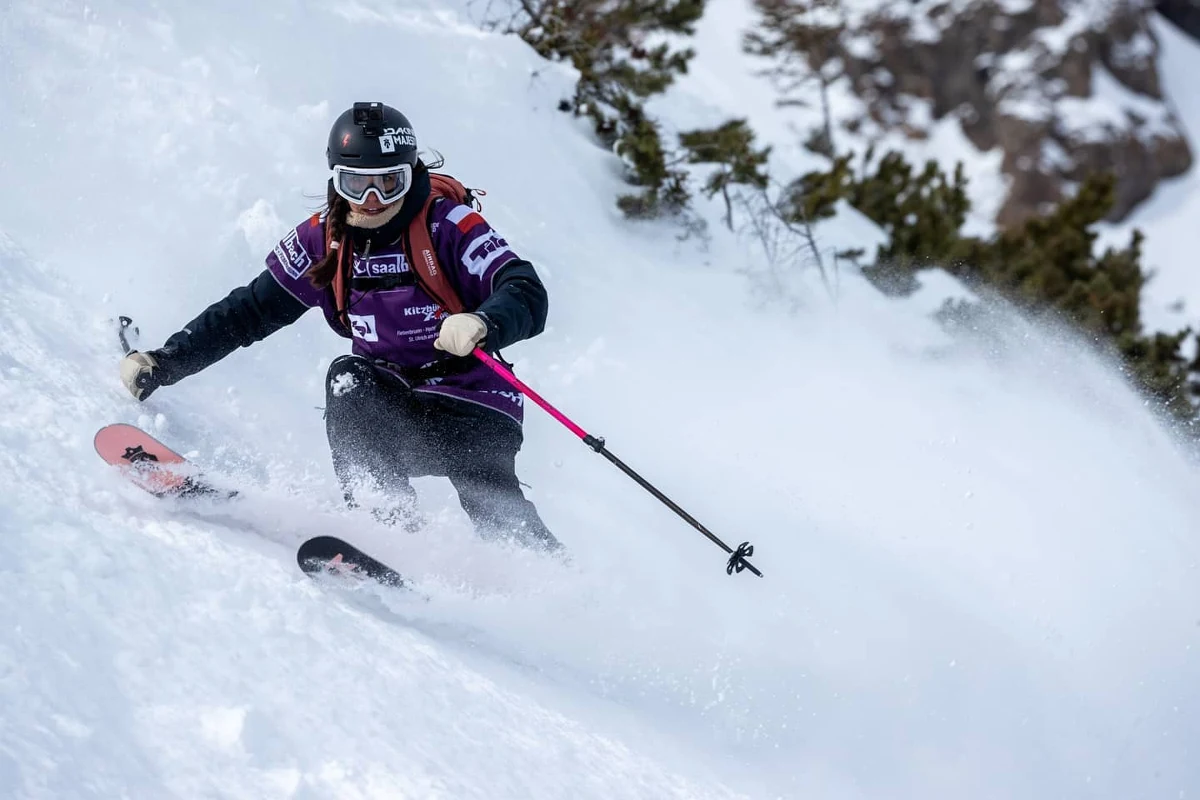 Zuzanna Witych to jedna z najlepszych polskich narciarek. Zawodniczka rywalizuje w prestiżowym cyklu Freeride World Tour. To najważniejsze zawody w trudnej i wymagającej dyscyplinie sportu jaką jest freeride. Jak trafić z Łodzi na ośnieżone alpejskie szczyty? Zuza Witych opowiedziała nam, jak wygląda jej sportowe życie i jakie są głównie trudności związane z rywalizacją we Freeride World Tour.