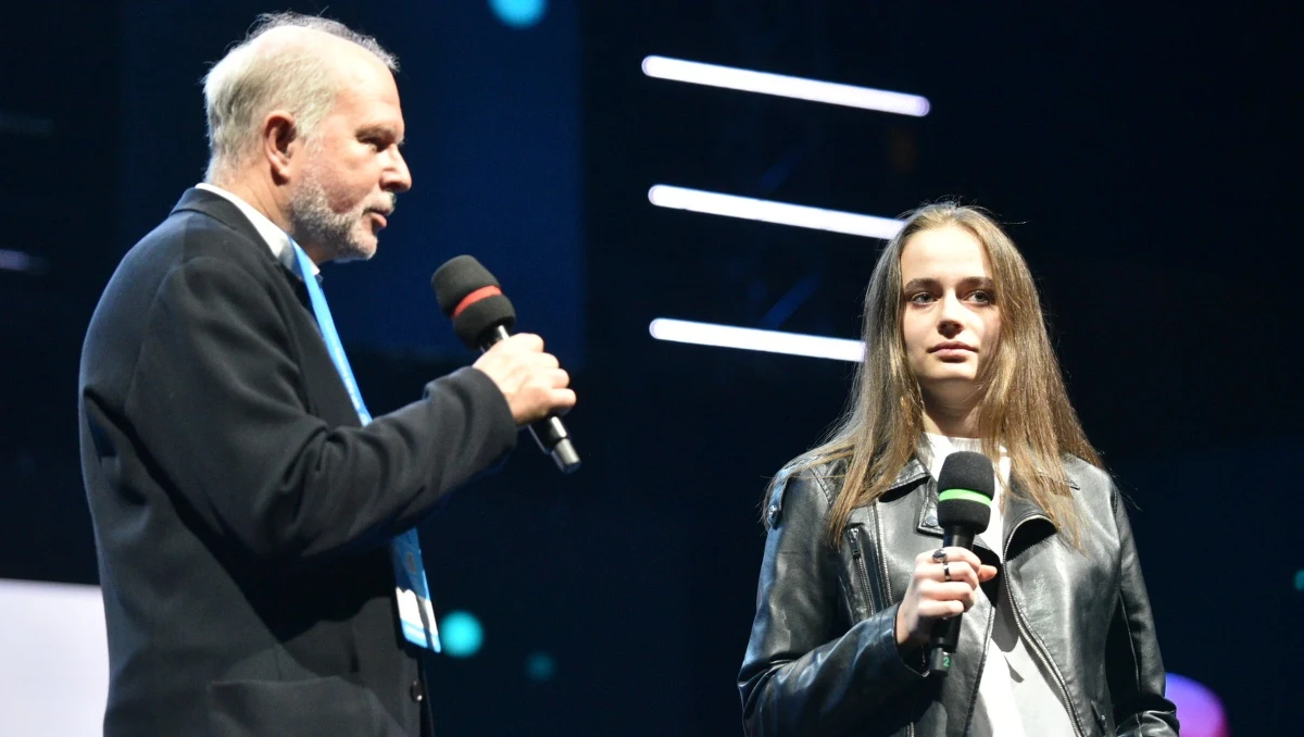 Za nami pierwszy dzień VI. edycji Open Eyes Economy Summit - Międzynarodowego Kongresu Ekonomii Wartości. Wydarzenie, które co roku przyciąga do Krakowa międzynarodową publiczność, porusza szereg istotnych zagadnień związanych ze zrównoważonym rozwojem oraz ekonomią opartą na wartościach społecznych. Podczas pierwszego dnia Kongresu sesje i panele dyskusyjne krążyły wokół takich tematów jak: "Zarządzanie różnorodnością: Wielopokoleniowa i wielokulturowa organizacja", "Miasta historyczne - co dalej?" oraz "Streaming & Gaming". Kongres odbywa się w formie hybrydowej.