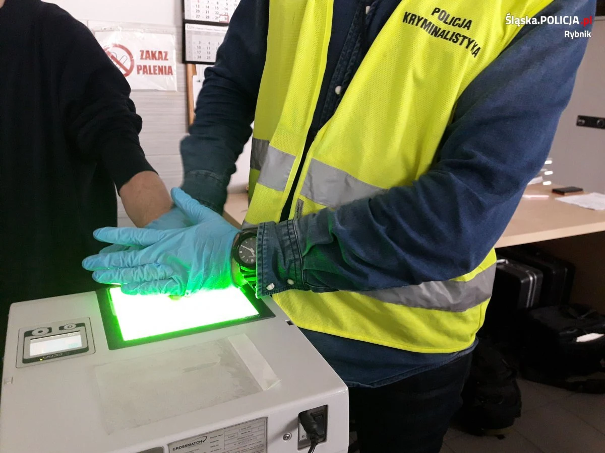 Jest tymczasowy areszt dla mężczyzny, który w sobotę w Stanowicach na Śląsku zranił nożem kontrolera z firmy energetycznej. Napastnik usłyszał zarzut usiłowania zabójstwa.