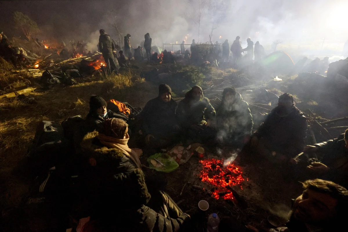 Komisja Europejska poinformowała w środę, że przeznaczyła 200 tys. euro na pomoc humanitarną dla Międzynarodowej Federacji Stowarzyszeń Czerwonego Krzyża i Czerwonego Półksiężyca (IFRC), za której pośrednictwem środki trafią do migrantów na Białorusi. UE zabezpieczyła też dodatkowe 500 tys. euro na ten cel.