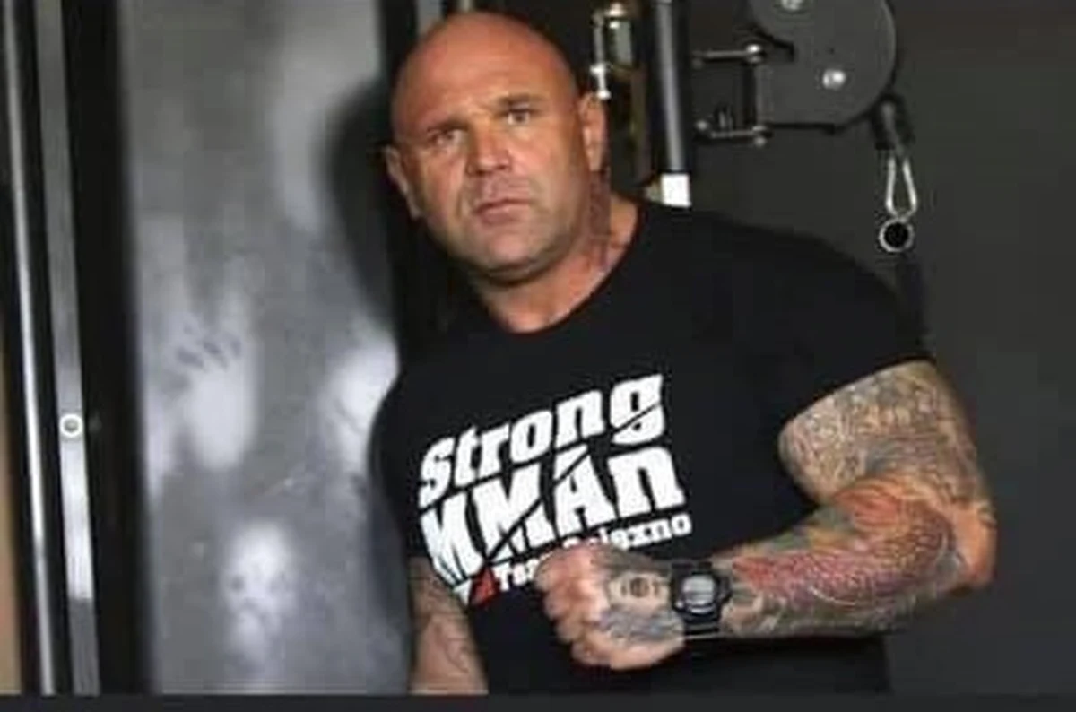 Nie powiodły się podejmowane przez lekarzy próby wybudzenia ze śpiączki Artura "Walusia" Walczaka. Strongman nadal jest w bardzo ciężkim stanie. Trafił do szpitala po tym, jak został znokautowany podczas wrocławskiej gali PunchDown, którą zorganizowano w październiku. 