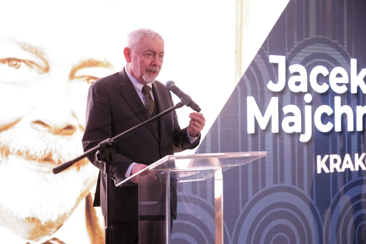 Krakowscy radni podnieśli pensję prezydenta miasta i swoje diety. Jacek Majchrowski, który do tej pory otrzymywał wynagrodzenie w wysokości 12 tys. 525 zł brutto, po podwyżce otrzyma 20 tys. 41 zł brutto.
