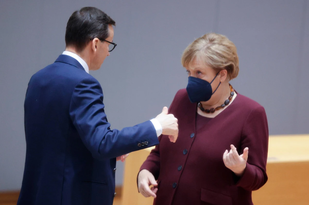 Premier Mateusz Morawiecki rozmawiał w środę z kanclerz Niemiec Angelą Merkel na temat sytuacji na granicy białoruskiej oraz koordynacji reakcji unijnej na aktualny etap kryzysu na zewnętrznych granicach UE - poinformował wieczorem rzecznik rządu Piotr Müller. 