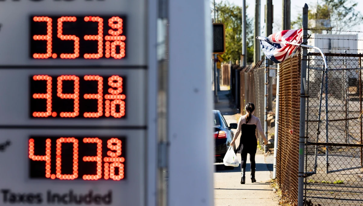 ​Wobec znacznego wzrostu inflacji w USA prezydent Joe Biden zażądał w środę od władz federalnych zbadania czy koncerny paliwowe "postępują zgodnie z prawem" systematycznie podwyższając ceny paliw. Podkreślił, że to właśnie od cen paliw zależą ceny towarów i usług w praktycznie wszystkich gałęziach gospodarki.