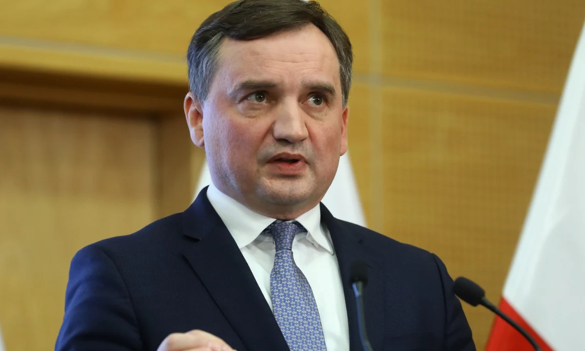 W czasie, kiedy polscy ministrowie w Brukseli będą przekonywać do kompromisu w sprawie KPO, w Warszawie ma dojść do spotkania praworządnościowych jastrzębi: ministra sprawiedliwości Zbigniewa Ziobry z komisarzem Didierem Reyndersem. 