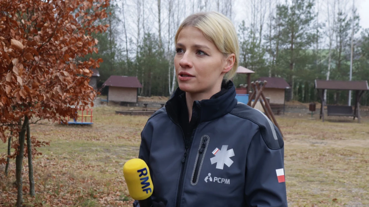 "Medyczny zespół ratunkowy rozpoczął swój pierwszy dyżur 16 listopada. Jego przejęcie poprzedzone było wielotygodniowymi konsultacjami i analizami z "Medykami na granicy" - mówi w rozmowie z reporterem RMF FM Mateuszem Chłystunem rzeczniczka Polskiego Centrum Pomocy Międzynarodowej Aleksandra Rutkowska. 