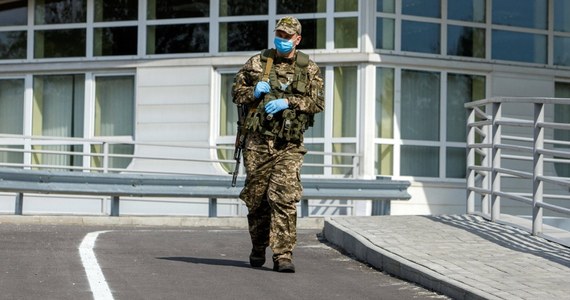 Ukraiński parlament przegłosował zmiany w ustawie o straży granicznej, zgodnie z którymi jej funkcjonariusze będą mogli wykorzystywać broń i sprzęt wojskowy - informuje agencja Interfax-Ukraina. 
