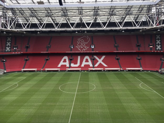 Holandia zastanawia się, czy nie zawiesić rozgrywek piłkarskich. Stadiony będą puste