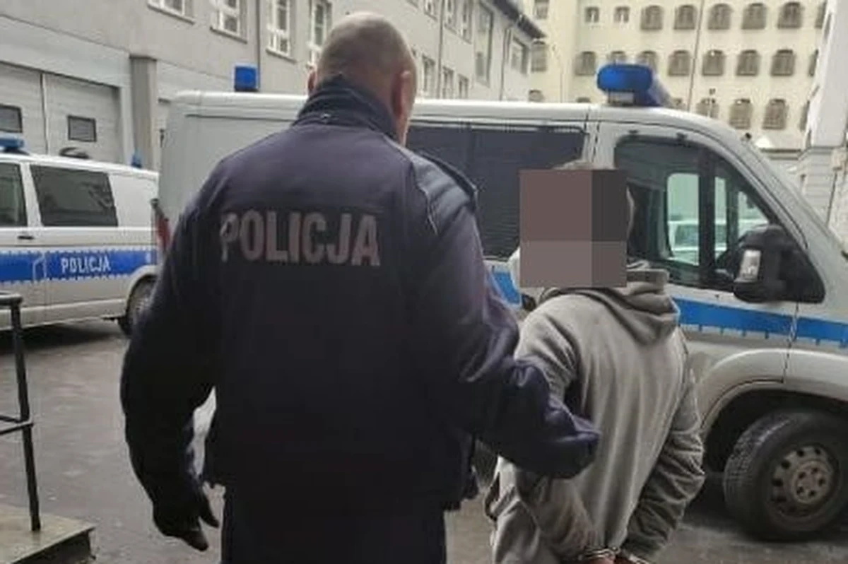 Uczestnik kolizji zatrzymał pijanego kierowcę recydywistę. Do zdarzenia doszło na ulicy Świętokrzyskiej w Gdańsku. Mężczyzna został przekazany policji. Grozi mu do dwóch lat więzienia. 