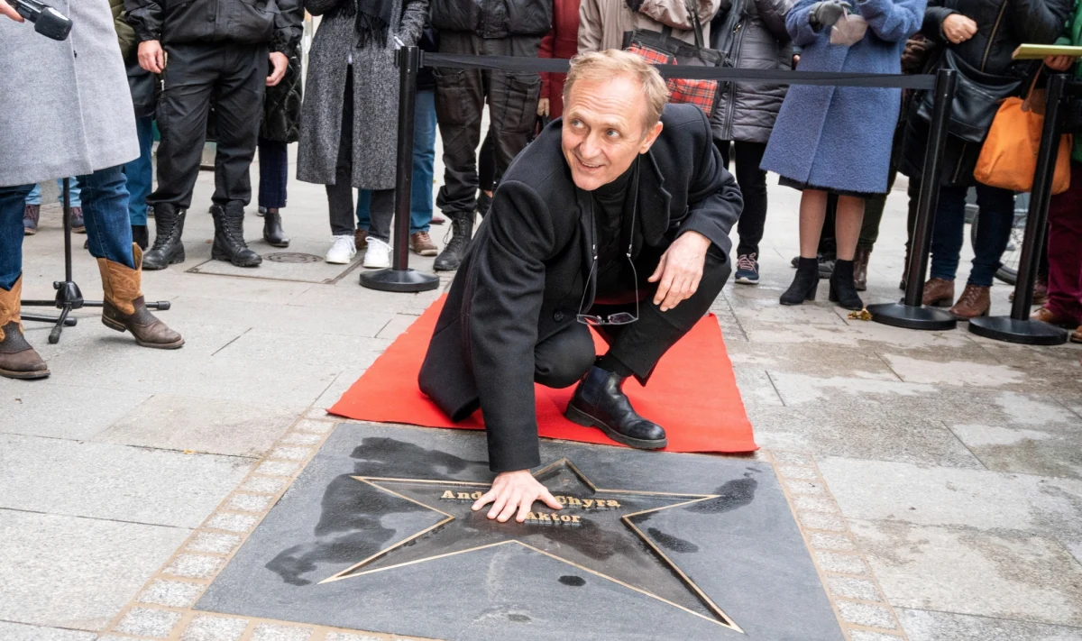 Andrzej Chyra został uhonorowany w Łódzkiej Alei Gwiazd na ul. Piotrkowskiej. Jego gwiazda jest już 86. w kolekcji upamiętniającej twórców zasłużonych dla polskiej kinematografii. W swoim wystąpieniu aktor nawiązał do kryzysu na polsko-białoruskiej granicy. 