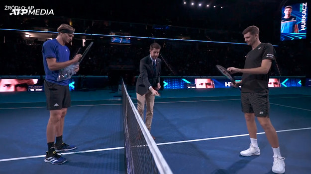 Hubert Hurkacz przegrał 2:6, 4:6 z Alexandrem Zverevem w ostatnim meczu grupy czerwonej w turnieju ATP Finals w Turynie. Porażka oznacza, że Polak niestety nie awansował do fazy pucharowej, czyli do najlepszej czwórki. Ta sztuka udała się Niemcowi rosyjskiego pochodzenia.
Źródło: AP
