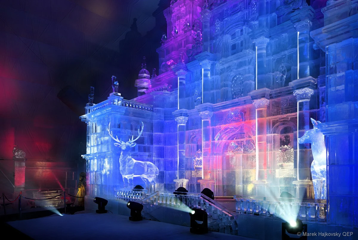 Na Siodełku, czyli Hrebienku nad Smokowcem w słowackich Tatrach otwarto dzisiaj lodową katedrę. Do jej wykonania zużyto 225 ton lodu. Będzie stała do wiosny albo aż się roztopi.