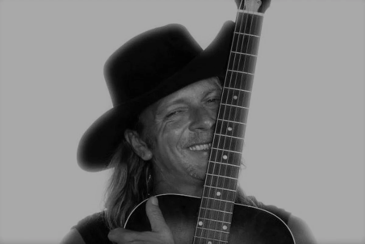 Andrzej Urny nie żyje. Gitarzysta, kompozytor i producent muzyczny, znany m.in. z zespołów Dżem i Perfect 30 listopada świętowałby 64. urodziny. Współpracował z wieloma znakomitymi twórcami m.in. Martyną Jakubowicz. Jak poinformowano na profilu zespołu Perfect na Facebooku, gitarzysta zmarł po ciężkiej chorobie. 