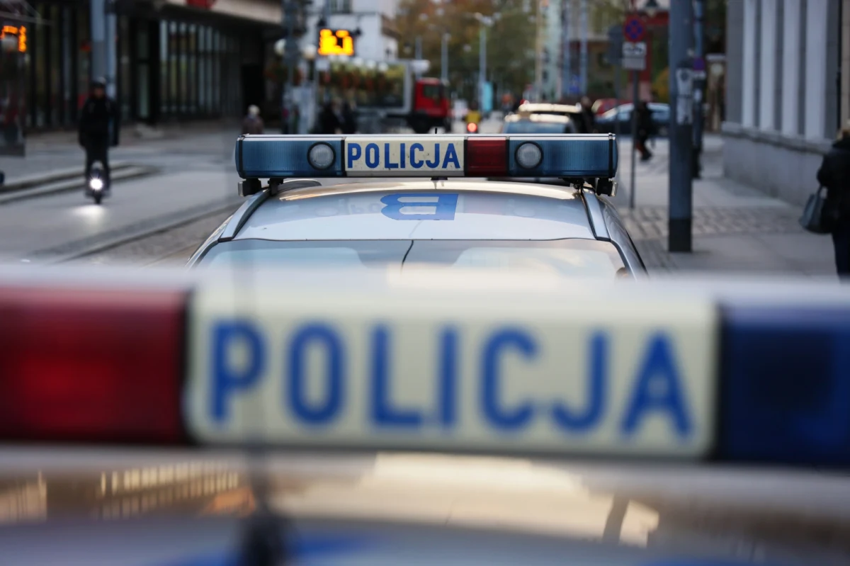 Rzeszowska policja wyjaśnia okoliczności tragedii, do jakiej doszło w jednym z mieszkań przy ulicy Hanasiewicza w Rzeszowie. We wtorek znaleziono tam ciała 70-letniego mężczyzny i jego 65-letniej żony - podaje portal rzeszow-news.pl. 