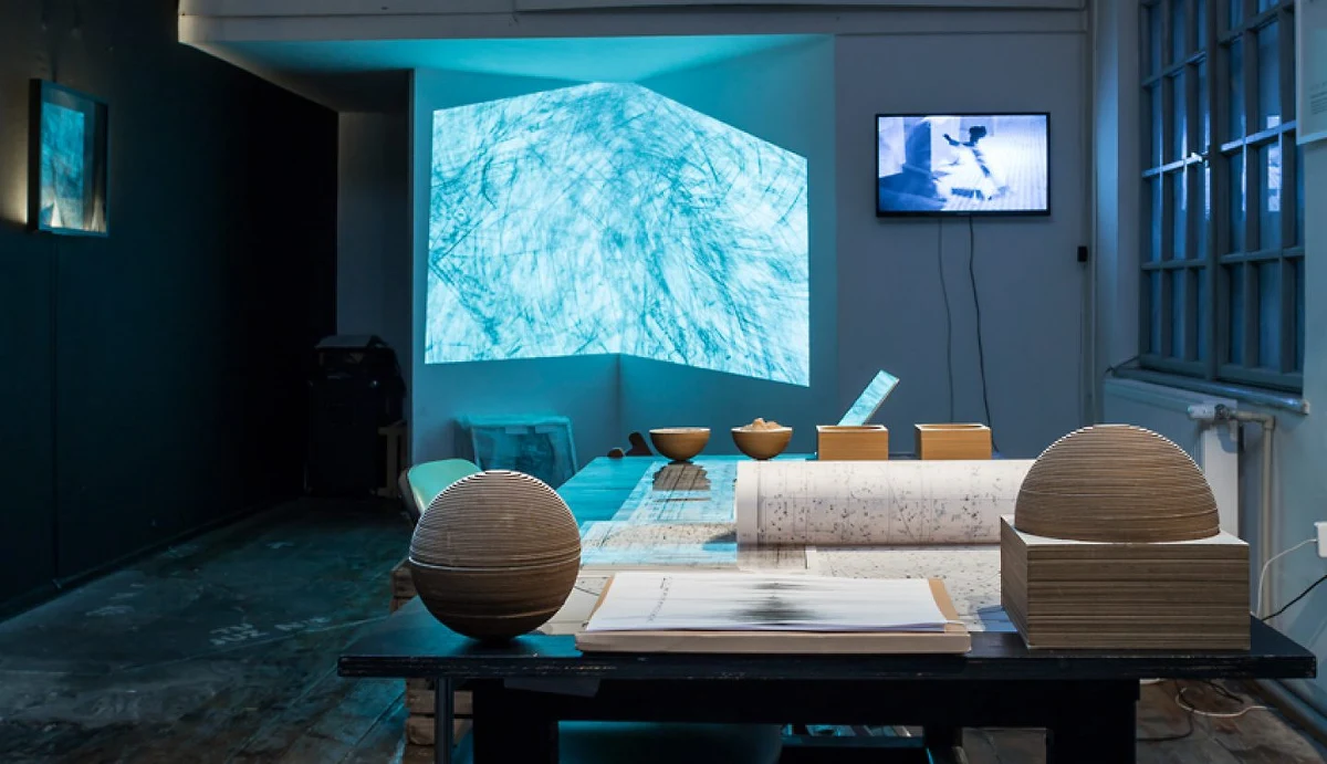 20 i 21 listopada będzie można zobaczyć na co dzień niedostępne dla postronnych osób pracownie krakowskich artystów – rzeźbiarzy czy malarzy. Rusza kolejna edycja projektu "Pracownie do wglądu". Artyści pokażą swoje miejsca pracy, a zwiedzający będą mogli dowiedzieć się, jak powstają dzieła. 