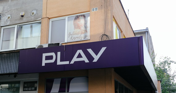 Ogromne problemy mieli dziś rano klienci sieci Play. W wielu miejscach Polski usługi operatora nie działały. Użytkownicy zgłaszali, że nie mogą wykonywać połączeń, a także – w wielu przypadkach – korzystać z internetu. Awaria została już usunięta. 