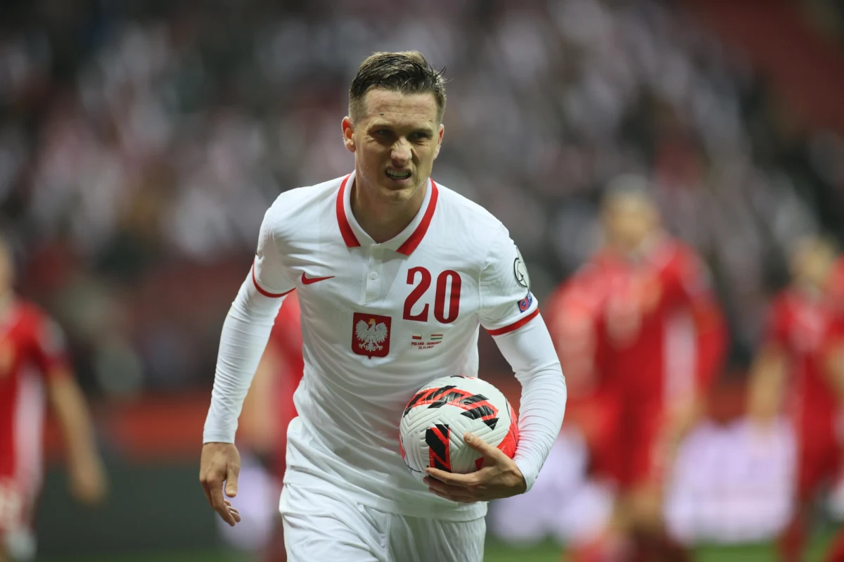 Reprezentacja Polski spadła z 23. na 27. miejsce w rankingu Międzynarodowej Federacji Piłki Nożnej (FIFA). Liderem pozostała Belgia, druga jest nadal Brazylia, a trzecia Francja.