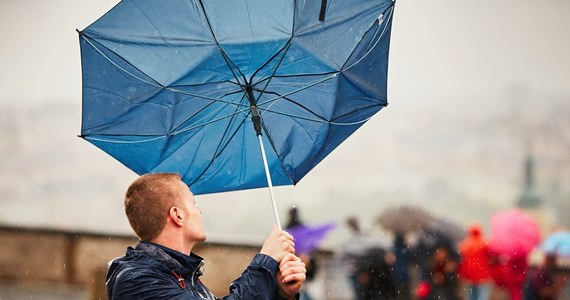 W sobotę niebo będzie pochmurne z dużymi przejaśnieniami. Wiał będzie wiatr osiągający w porywach 50-70 km/h - powiedział PAP Jakub Gawron, synoptyk Instytutu Meteorologii i Gospodarki Wodnej - Państwowego Instytutu Badawczego. 