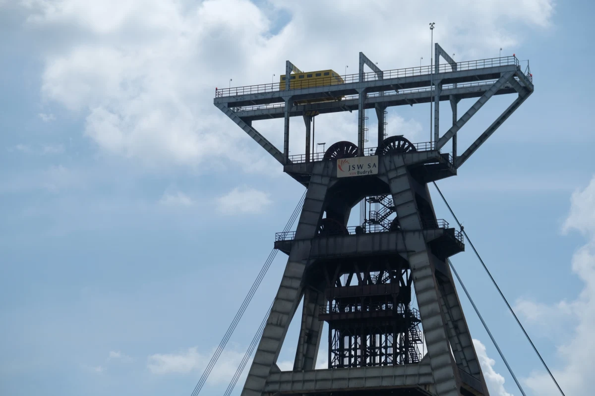 Dwa silne wstrząsy zaniepokoiły wczoraj przed północą mieszkańców Śląska. Do wstrząsów doszło w kopalniach Budryk w Ornontowicach i Staszic w Katowicach.