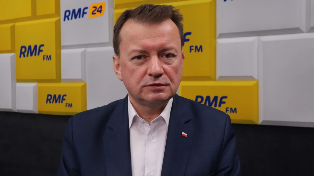 "Musimy się przygotować na to, że ten problem będzie istniał przez miesiące" - powiedział o kryzysie migracyjnym na polsko-białoruskiej granicy minister obrony narodowej Mariusz Błaszczak, który był Gościem Krzysztofa Ziemca w RMF FM. "Nie ulega dla mnie żadnej wątpliwości, że tak będzie, że to jest scenariusz rozpisany na długi czas" – podkreślił szef MON.