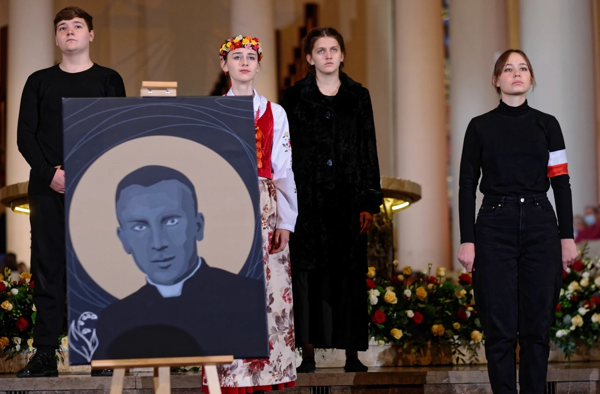 ​Ksiądz Jan Franciszek Macha - zaangażowany w działalność charytatywną śląski kapłan, zgładzony w 1942 r. przez hitlerowców - został dzisiaj ogłoszony błogosławionym. W Kościele katowickim będzie wspominany co roku 2 grudnia, w przeddzień kolejnych rocznic jego męczeńskiej śmierci.