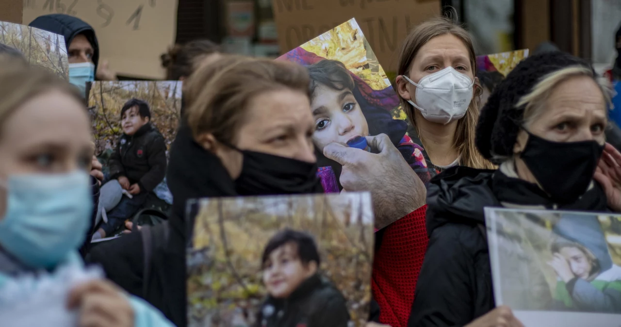 Protest "Matki na Granicę" przed siedzibą Urzędu Miasta w Hajnówce