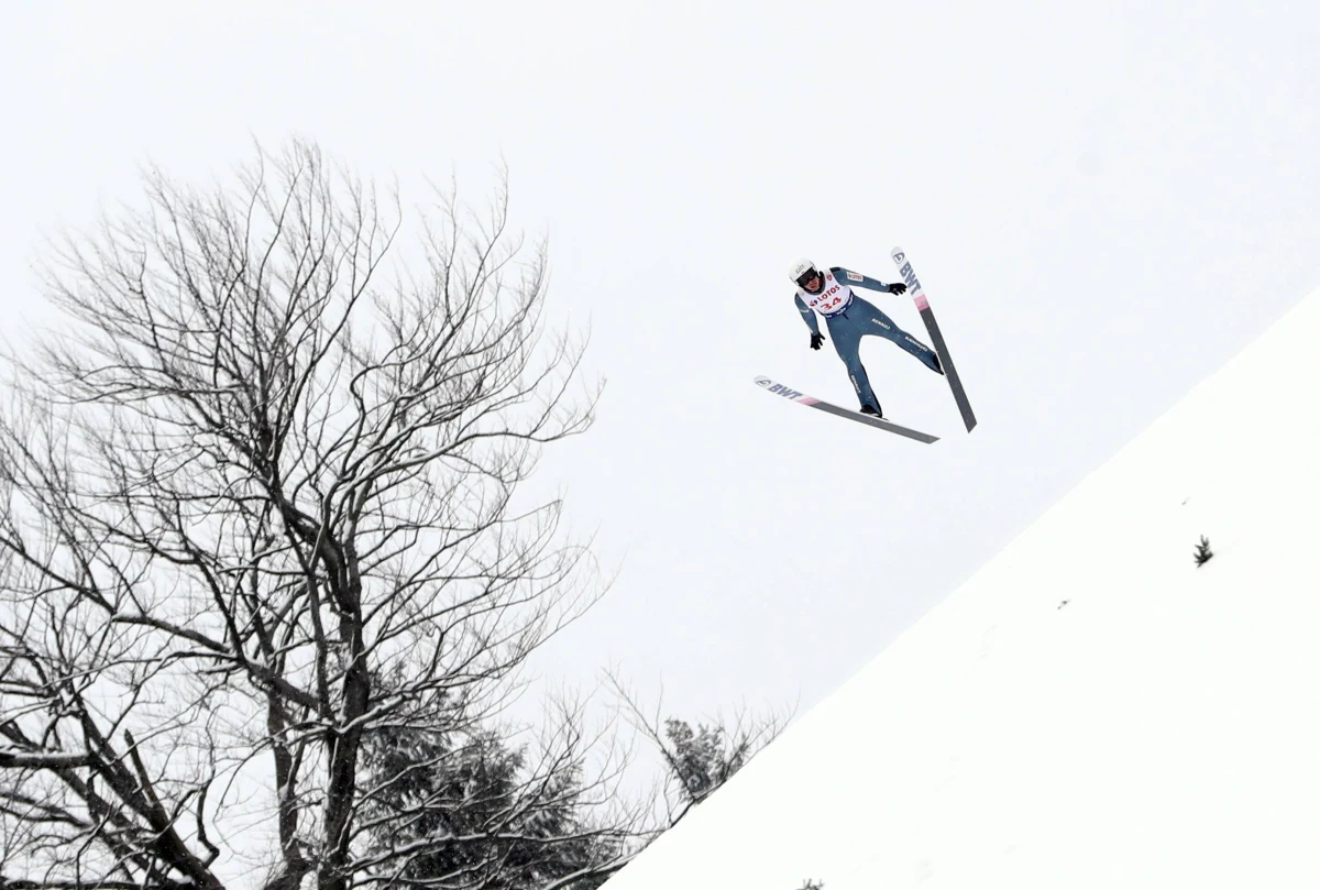 Niemiec Karl Geiger wygrał inaugurację sezonu Pucharu Świata w Niżnym Tagile. Kamil Stoch znalazł się na 5. pozycji, a Dawid Kubacki skończył na 13 miejscu. Piotr Żyła, Jakub Wolny i Andrzej Stękała odpadli z rywalizacji po pierwszej serii konkursu.