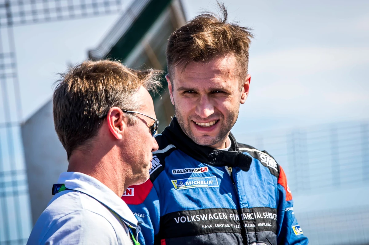 ​Mikołaj Marczyk (Skoda Fabia Rally2 Evo) zajął trzecie miejsce w Rajdzie Wysp Kanaryjskich, finałowej rundzie samochodowych mistrzostw Europy. Triumfował Rosjanin Aleksiej Łukjaniuk (Citroen C3 Rally2), do którego polski kierowca stracił 59,5 s.