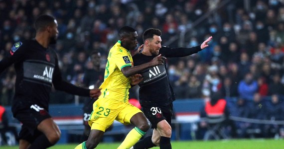 Piłkarze Paris Saint-Germain odnieśli w sobotę 12. zwycięstwo w 14 meczach obecnego sezonu francuskiej ekstraklasy i wyraźnie prowadzą w tabeli. Tym razem wygrali u siebie z Nantes 3:1, a z pierwszej swojej bramki w Ligue 1 cieszył się Lionel Messi.