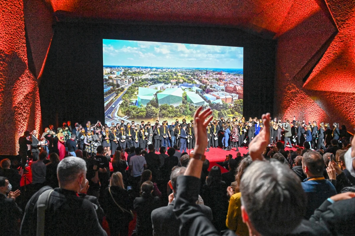 Irlandzki operator filmowy Robbie Ryan otrzymał Złotą Żabę w głównym konkursie 29. edycji Międzynarodowego Festiwalu Filmowego EnergaCamerimage w Toruniu. Niemiecki operator Jost Vacano odebrał nagrodę za całokształt twórczości.