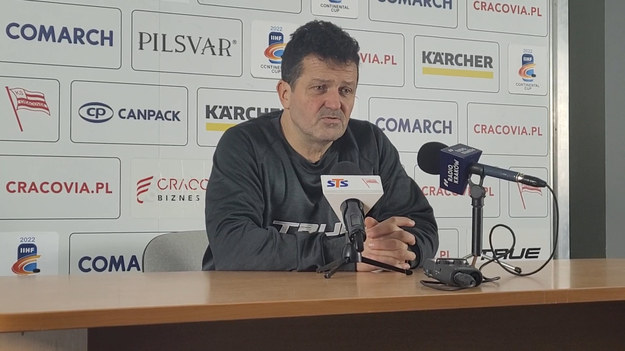 mp4 Rudolf Rohaczek trener Cracovii po pokonaniu HK Poprad 4-3 w półfinale Pucharu Kontynentalnego. 