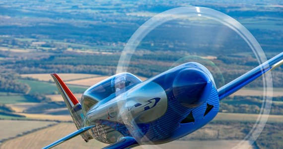 Firma Rolls-Royce poinformowała, że skonstruowany przez nią samolot Spirit of Innovation osiągnął w czasie lotu testowego prędkość 623 km/godz. Ustanowił tym samym rekord w kategorii samolotów z silnikami wyłącznie elektrycznymi.