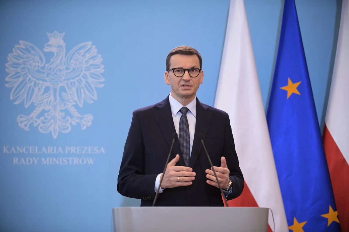 Premier Mateusz Morawiecki w opublikowanym spocie zwraca uwagę na zagrożenie dla Europy ze strony Białorusi, wspieranej przez Rosję. Apeluje o jedność wolnego świata i prosi o "umożliwienie Polsce obrony wspólnego europejskiego domu".