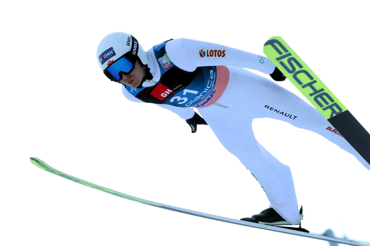 Klemens Murańka na pewno nie wystartuje w kwalifikacjach do dzisiejszego konkursu Pucharu Świata w skokach narciarskich w Niżnym Tagile. Nasz zawodnik wczoraj otrzymał pozytywny wynik testu na koronawirusa.