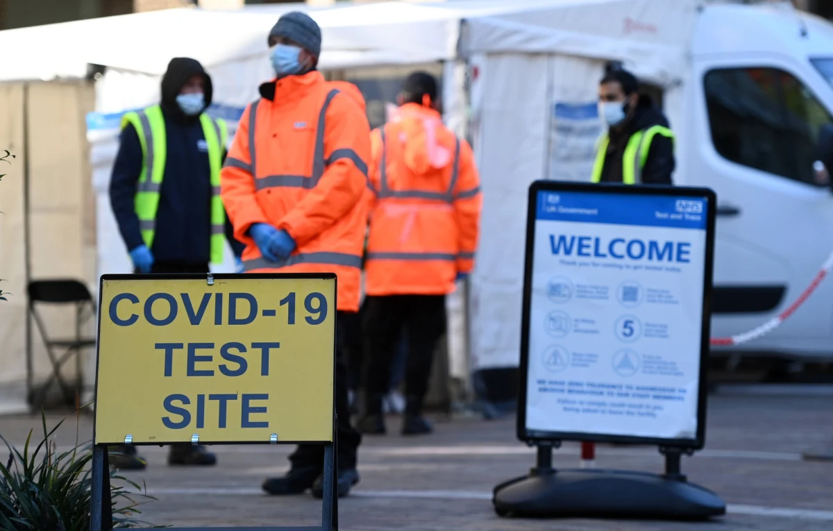 Brytyjski minister zdrowia Sajid Javid zapewnił, że mimo rosnącej liczby zakażeń w kontynentalnej Europie, nie ma obecnie potrzeby zaostrzania restrykcji covidowych. Wykluczył też wprowadzenie obowiązku szczepień przeciw Covid-19. 