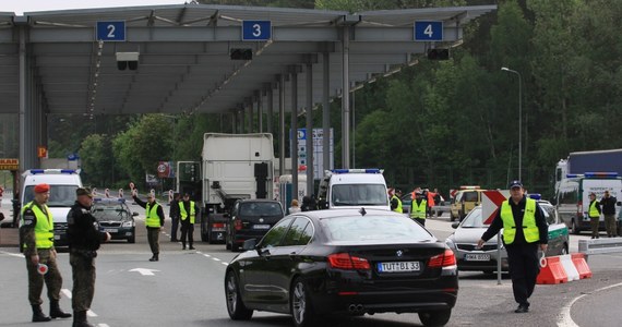 Ze względu na prace budowlane na niemieckiej autostradzie BAB12, prowadzącej do granicznego Świecka, gdzie łączy się ona z polską autostradą A2, przez kilka dni nie będzie można tą drogą wjechać z Niemiec do Polski - poinformowała rzeczniczka Nadodrzańskiego Oddziału SG Joanna Konieczniak. 