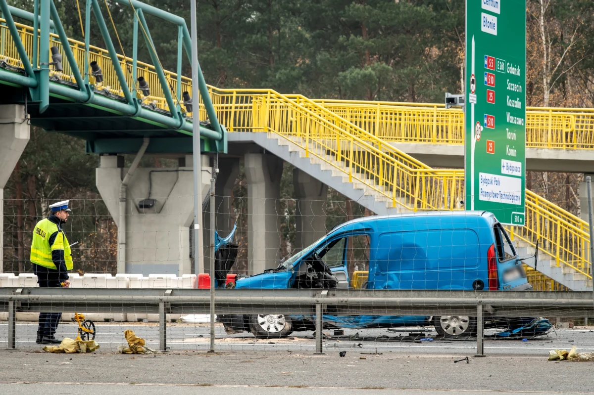 Na niedzielę 21 listopada przypada Światowy Dzień Pamięci Ofiar Wypadków Drogowych. W Polsce każdego roku na drogach ginie ponad 2700 osób. Śląscy policjanci z Wydziału Ruchu Drogowego przygotowali spot, który pokazuje, jak kończy się nieprzestrzeganie podstawowych zasad bezpieczeństwa w ruchu drogowym.