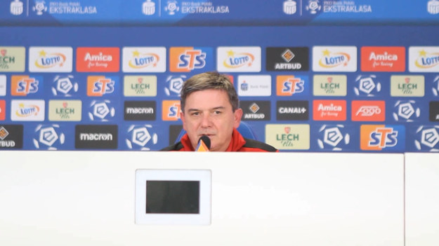 Trener Piasta Gliwice Waldemar Fornalik nawet jakoś specjalnie nie ukrywał, że jego zespół przyjechał do Poznania po remis. Sztuka się jednak nie udało, bo Lech wygrał to spotkanie 1-0, a szkoleniowiec gliwiczan uznał, że trzy punkty zdobył zespół lepszy. – Lech dysponuje większym potencjałem piłkarskim, a my ze swojej strony chcieliśmy przeciwstawić się dobrą organizację gry w defensywie – mówił Waldemar Fornalik. To się jednak nie udało, bo Piast miał ogromne problemy ze składnym przejściem z defensywy do ataku. W całym spotkaniu oddał zaledwie trzy niecelne strzały. Zresztą Lech w ogóle Piastowi nie leży – w Poznaniu, zespół z Gliwic wygrał tylko raz, w 2015 roku, gdy ówczesny mistrz Polski przeżywał ogromny kryzys, porównywalny z obecnym Legii Warszawa. Wtedy pracę w „Kolejorzu” kończył powoli... Maciej Skorża. – Lech to w tej chwili bardzo mocna drużyna i widać, że pokazaliśmy za mało, aby zdobyć tu choć jeden punkt – mówił Waldemar Fornalik.