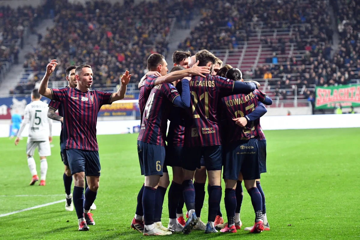 ​Pogoń Szczecin po meczu, w którym dominowała od pierwszej do ostatniej minuty, pokonała Śląsk Wrocław 2:1. Portowcy za tydzień u siebie zagrają z Lechią Gdańsk o pozycję wicelidera.