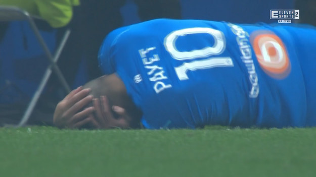 Znakomicie zapowiadający się mecz Ligue 1 pomiędzy Olympique Lyon z Olympique Marsylią potrwał tylko kilka minut. Sędzia przerwał spotkanie po tym jak Dimitri Payet, kolega klubowy Arkadiusza Milika, został uderzony przedmiotem rzuconym z trybun. Piłkarz padł na murawę, udzielono mu pomocy medycznej.
