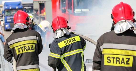 Na autostradowej obwodnicy Wrocławia paliła się ciężarówka przewożąca kontenery z odpadami. Droga była zablokowana.  