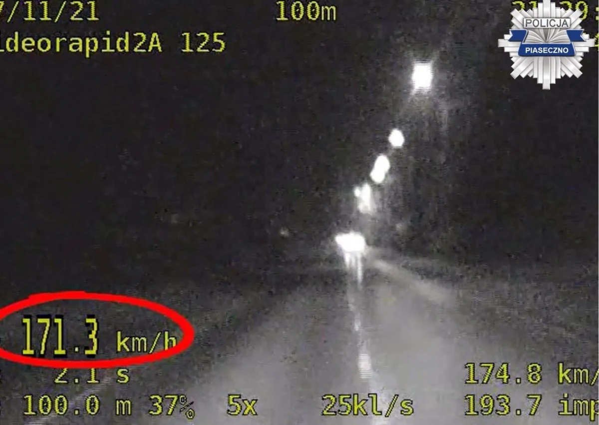 171 km/h w obszarze zabudowanym miał na liczniku zatrzymany w Piasecznie kierowca infinity. Wartość ta zaskoczyła nawet samych funkcjonariuszy. Kierowca otrzymał mandat w wysokości 500 zł oraz 10 punktów karnych.
