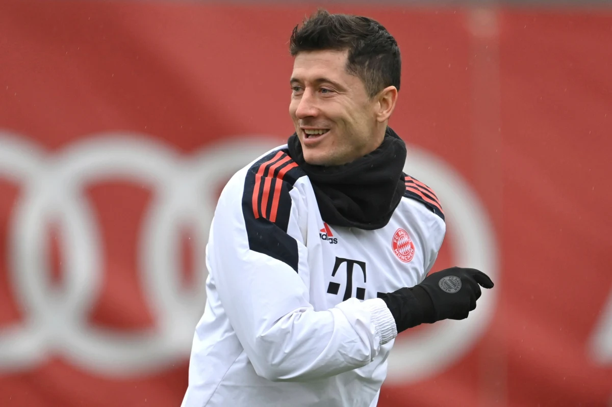 Robert Lewandowski otrzymał tytuł "Golden Player" w plebiscycie włoskiego magazynu "Tuttosport" - dla najlepszego piłkarza powyżej 21 lat grającego w Europie. Napastnik reprezentacji Polski i Bayernu Monachium wygrał w tej kategorii po raz drugi z rzędu.