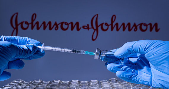 Europejska Agencja Leków (EMA) rozpoczęła ocenę wniosku o podanie dawki przypominającej szczepionki przeciw Covid-19 firmy Johnson & Johnson. Miałaby ona być podawana co najmniej dwa miesiące po pierwszej dawce osobom w wieku 18 lat i starszym.