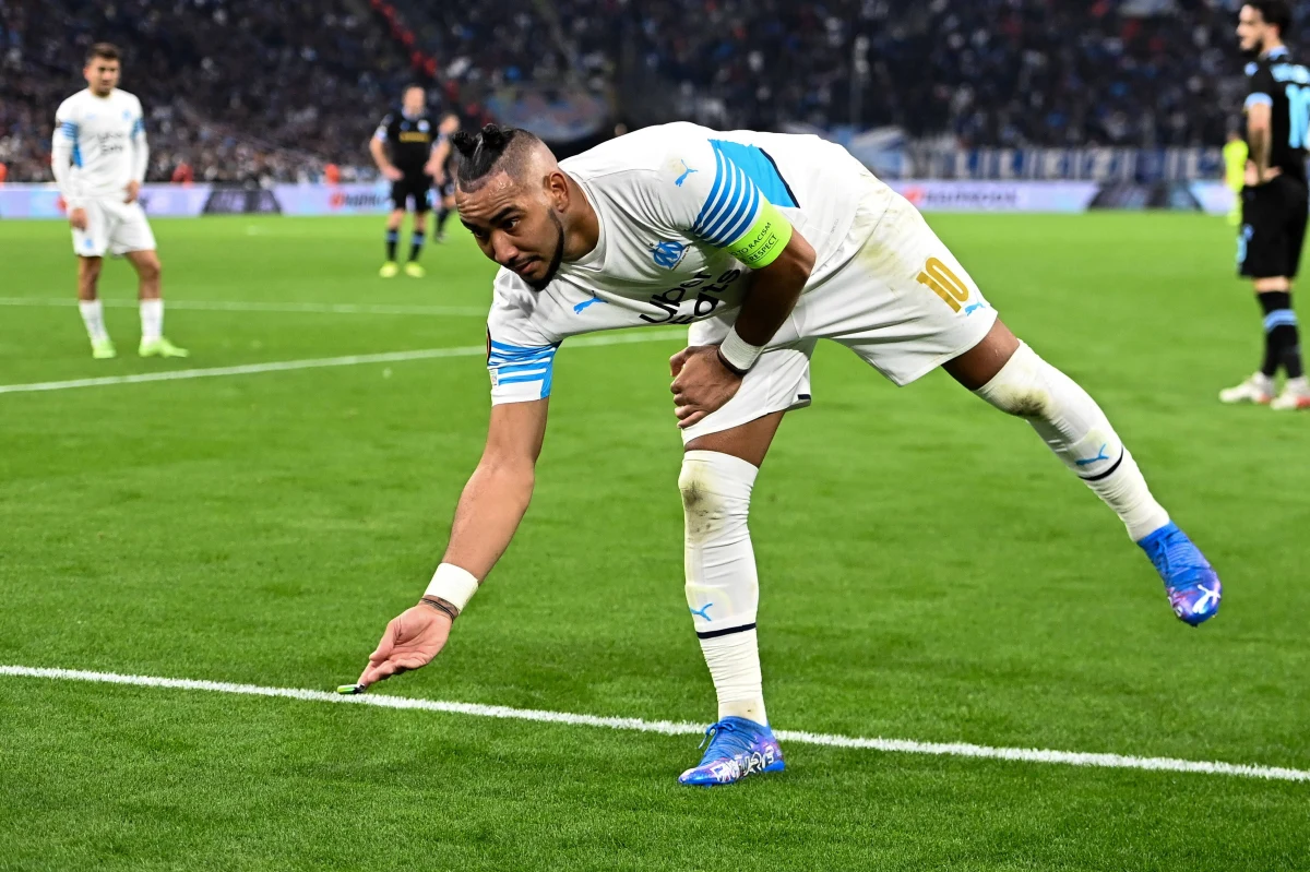 Niespokojnie na francuskich stadionach. Wczoraj w atmosferze skandalu przerwany został mecz Olympique Lyon z Olympique Marsylia, bo butelką z wodą został trafiony piłkarz gości Dimitri Payet.