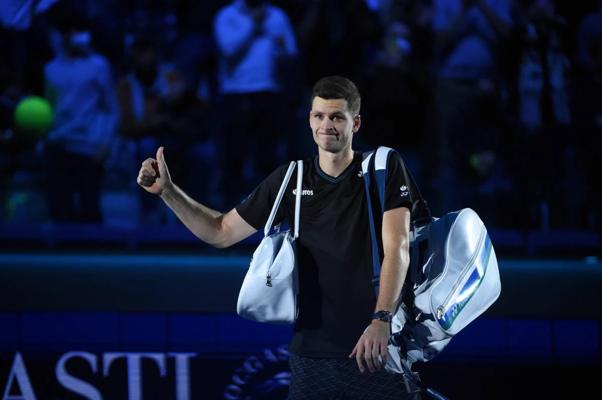 Tenisowy sezon właściwie już zakończony. Hubert Hurkacz kończy go na 9. pozycji w rankingu ATP. Najbliższe tygodnie jako lider spędzi Novak Djoković. Długo wydawało się, że Serb będzie jedynym bohaterem tego sezonu. Sprawy potoczyły się jednak inaczej.