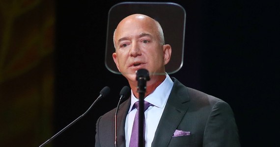 Założyciel Amazona Jeff Bezos przekazał 100 mln dolarów fundacji byłego prezydenta Baracka Obamy - poinformował w poniedziałek portal Puck News. Była to największa dotychczas darowizna dla Fundacji Obamy.