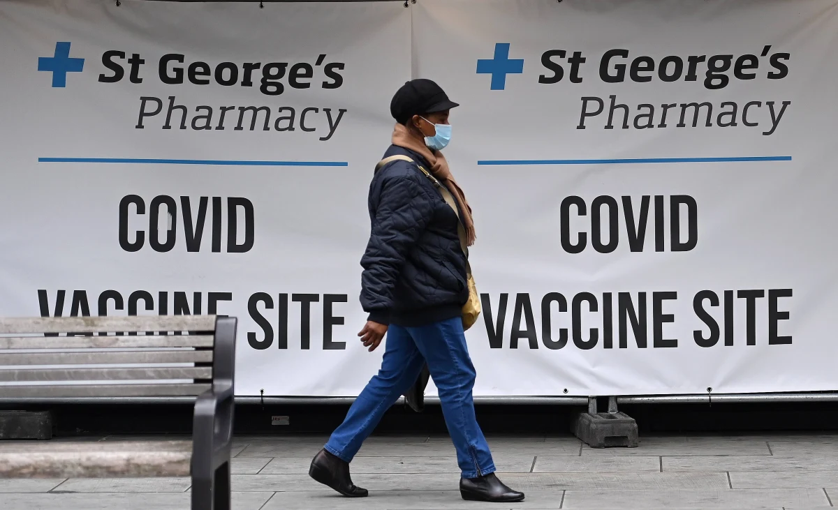 Dzięki wysokiemu poziomowi zaszczepienia Wielka Brytania ma szansę jako pierwsza z dużych gospodarek wyjść z pandemii koronawirusa - ocenił w poniedziałek były wiceminister zdrowia ds. szczepień, a obecnie minister edukacji Nadhim Zahawi.